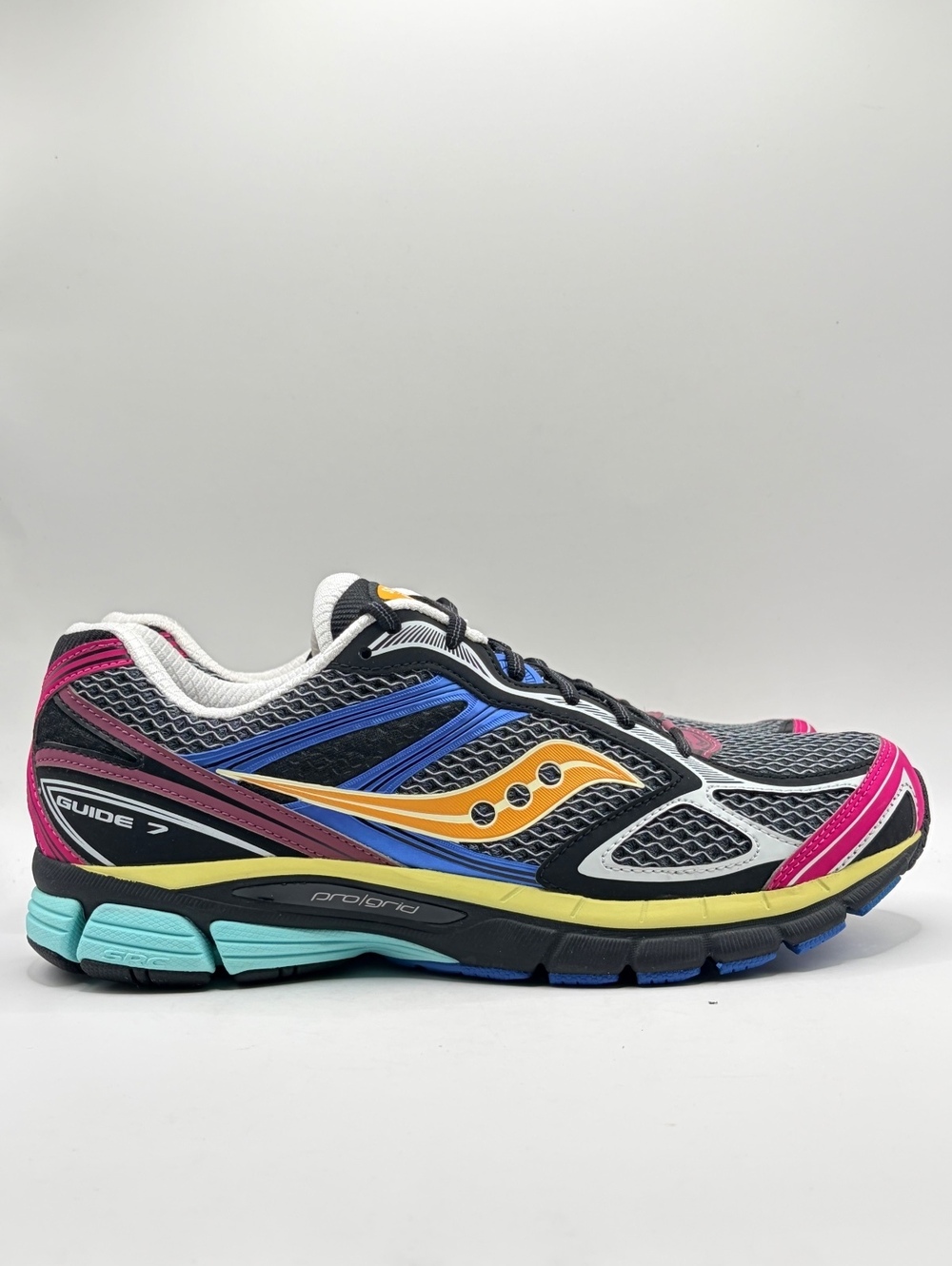 Saucony ProGrid Guide 7 sneakers in Black and Multi 10 Men / 11.5 Women